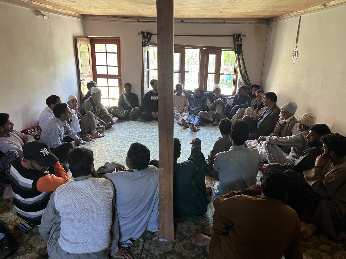 Nazir__Khan's tweet image. Had an insightful discussion with my associates at Ohangam &amp;amp; Rathsun villages of #Beerwah constituency this afternoon.