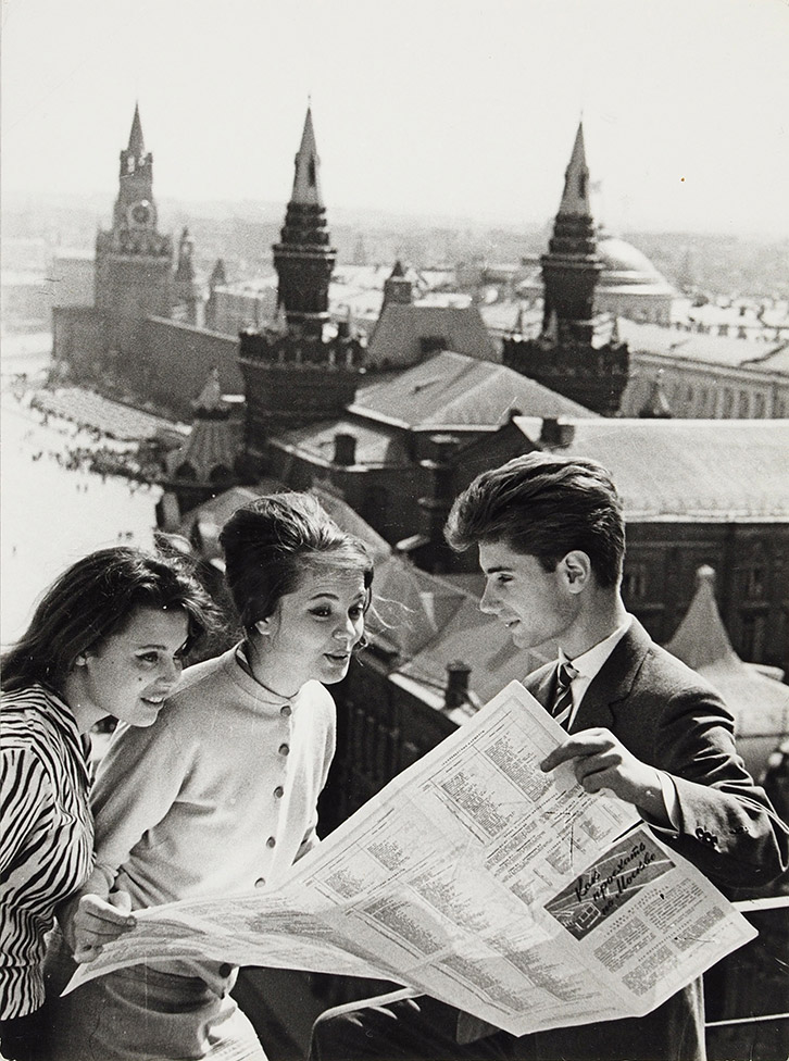View from the roof of the Moskva hotel. Photo by Viktor Ruikovich for Freie Welt (Moscow, 1970).