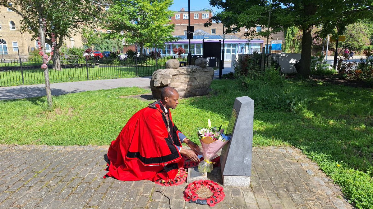 On behalf of the people of #Southwark this morning on Victory in Europe Day remembering those who paid the ultimate price for our freedom in WWII. We will remember. #VEDay