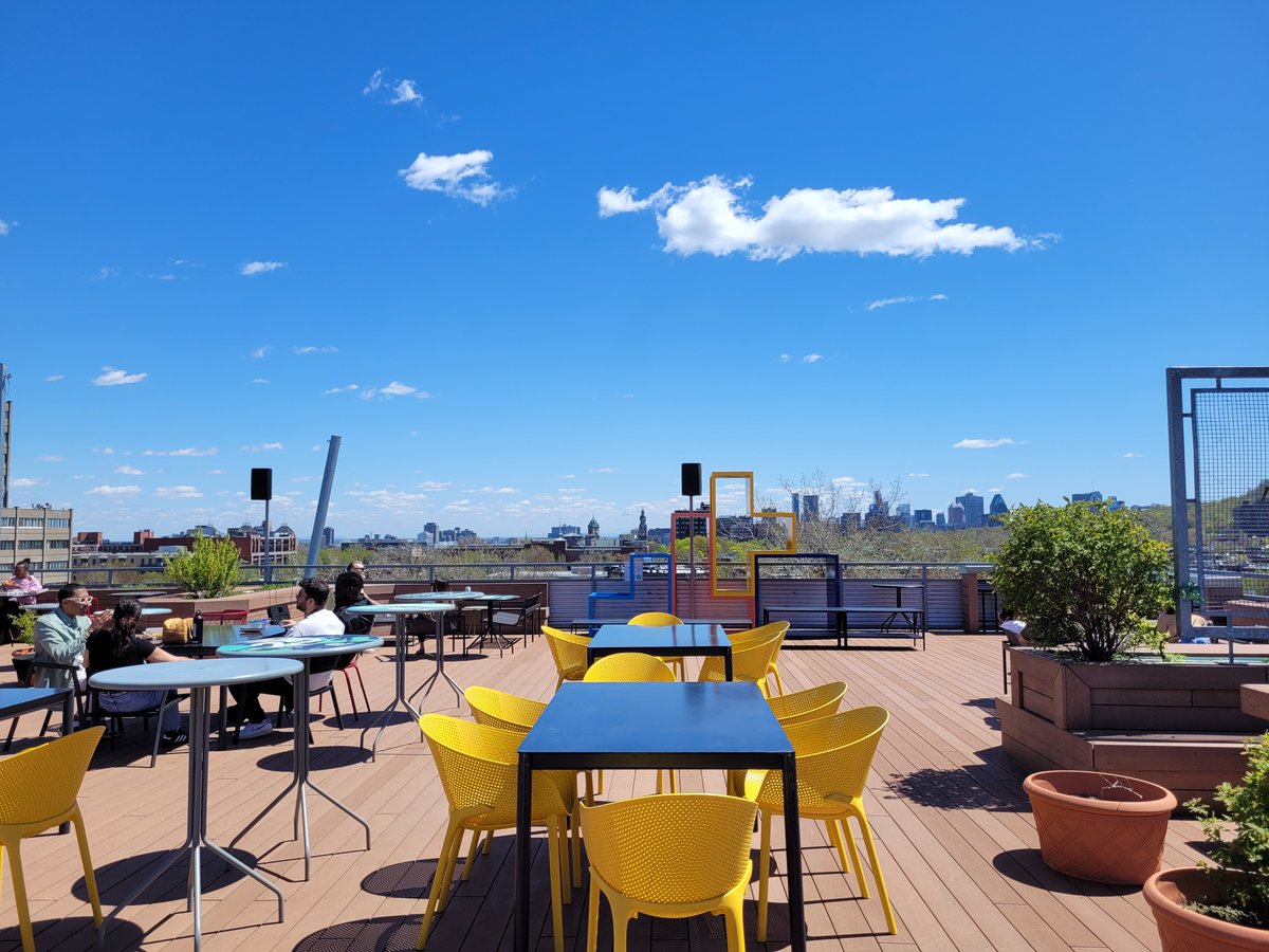 UbisoftMTL's tweet image. On avait telleeement hâte ! Ça y est, notre terrasse est officiellement ouverte ! Que la saison des 5 à 7 commence ! ☀️ 🍹
--
The moment we've all been eagerly anticipating has arrived – our terrace is now open! Happy Hour? More like Happy Season! ☀️ 🍹 #LifeatUbisoft