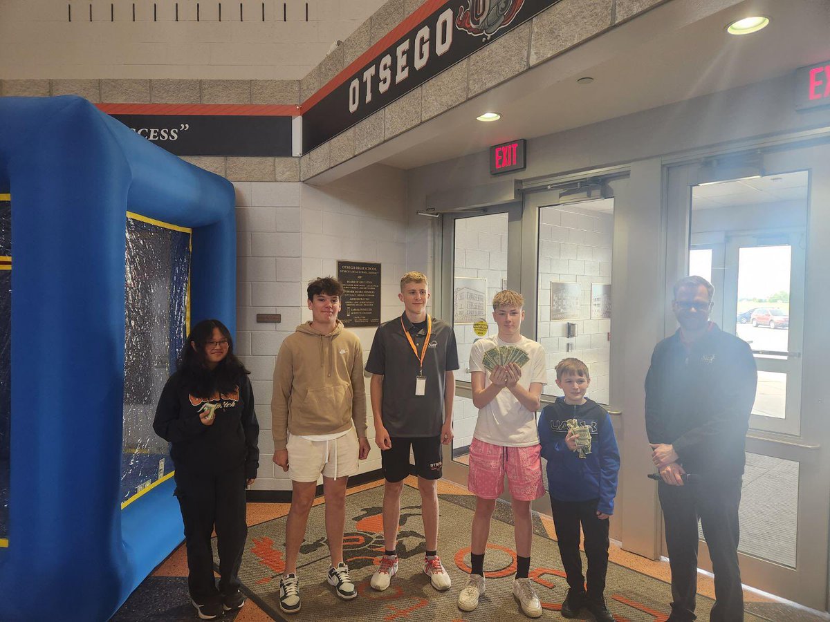 I’m so thankful for the opportunities that <a href="/SunFCU/">Sun Federal CU</a> provided to our students. Our student run credit union brought in a $ booth for our students to enjoy! <a href="/SunOtsegoCU/">SunFCU @ Otsego HS</a> #OtsegoFCS #OtsegoKnights <a href="/pentacareerctr/">Penta Career Center</a>
