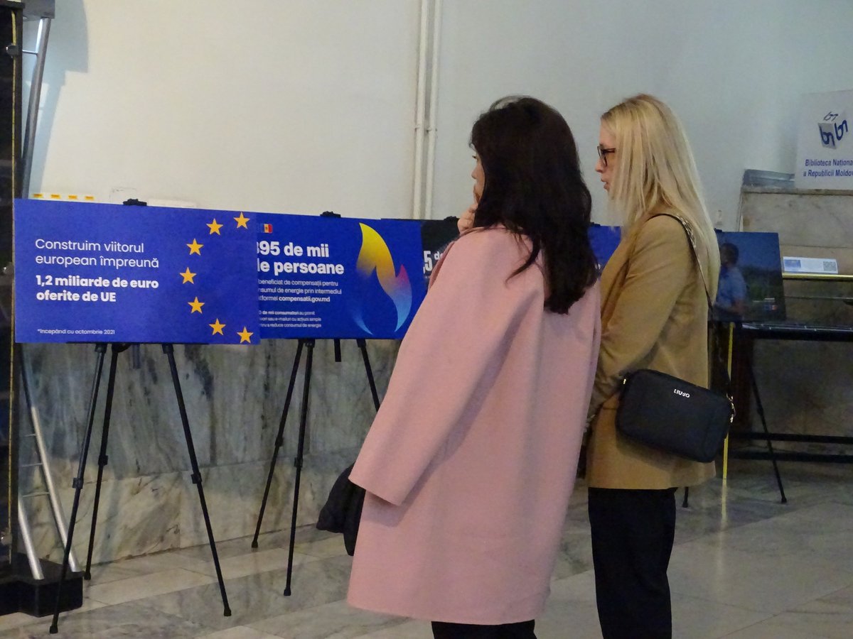 🇪🇺🇲🇩Inaugurarea Zilelor Europei la #BNRM 
tinyurl.com/2jk438ys
🟦Expoziția-eveniment „30 de ani ai parcursului Republicii #Moldova spre #UE”
VIDEO  - privesc.eu/Arhiva/105836/…
FOTO -  tinyurl.com/y6d8kcxw