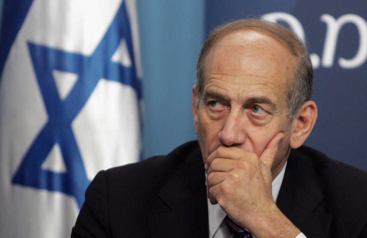 #SONDAKİKA 🔴 Eski İsrail Başbakanı Ehud Olmert: ▪️ 6 milyon insanın yaşadığı Filistin topraklarını işgal etmeye devam etmek istemiyoruz. ▪️ Netanyahu rehineleri kurtarmak yerine Refah'a saldırarak yapay bir zafer elde etmeyi seçti.