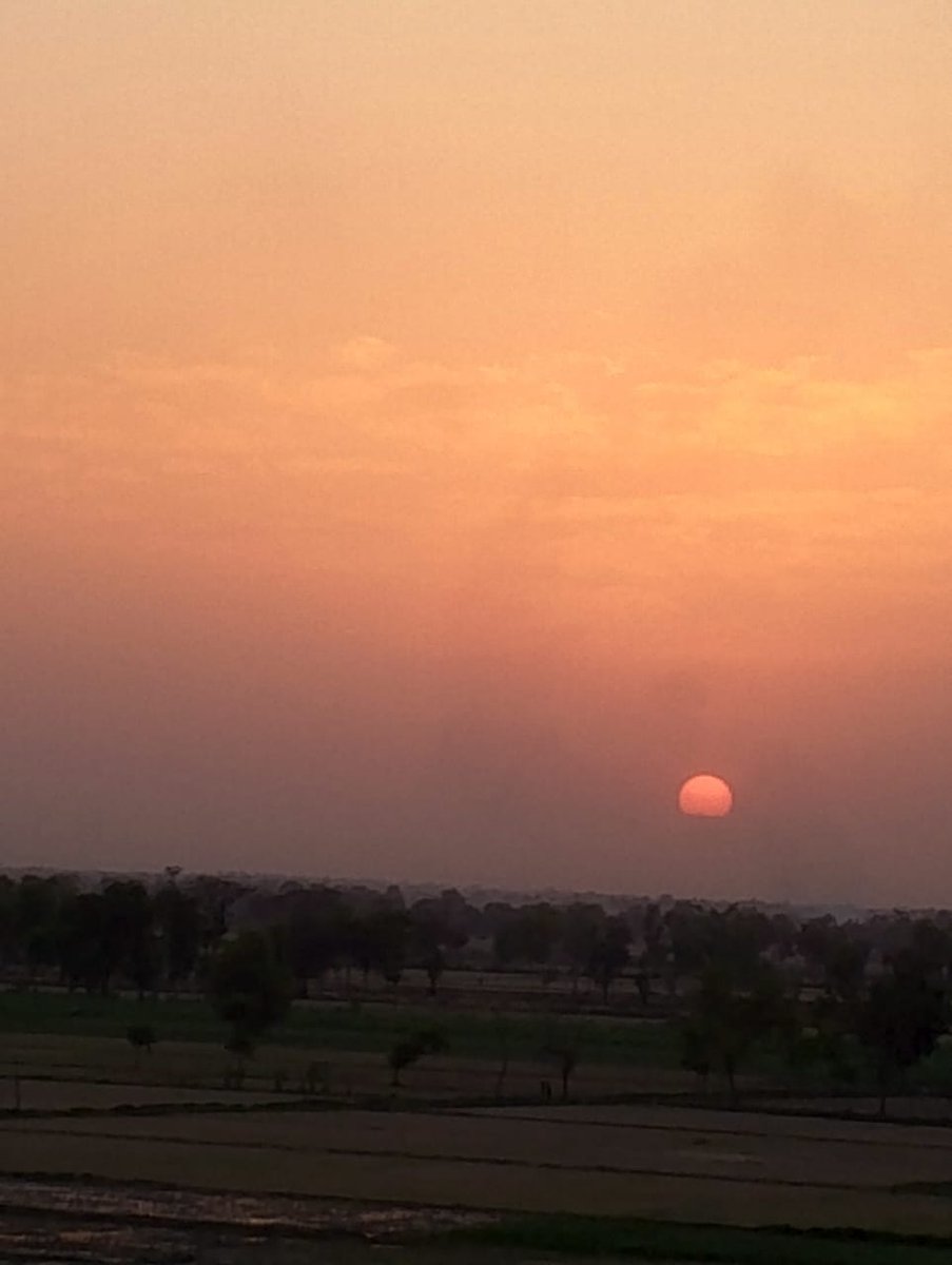 *شــــــــام*
زندگی کی ہو یـا دکھوں کی
آخـر۔۔۔۔
ڈھـل ہی جاتی ہـــے۔۔۔۔۔!!!

#evening