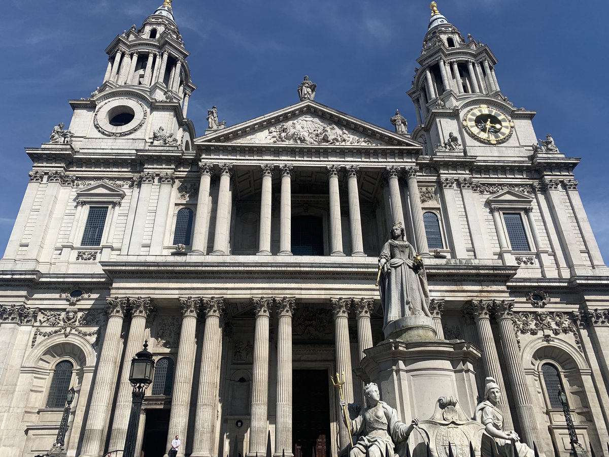 St Paul’s Cathedral looking beautiful in the☀️ ahead of the @WeAreInvictus 10th anniversary service