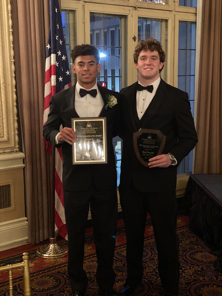 Congrats to @ryanthornhill22 and @_bennettquinten for their scholarship recognition from @NFFStLouis. Both are exemplary student-athletes and leaders, maintaining over a 4.0 GPA.Ryan received the 'Jake Parent' Most Courageous/Inspirational award,Quinten earned the Elite 11 Award.