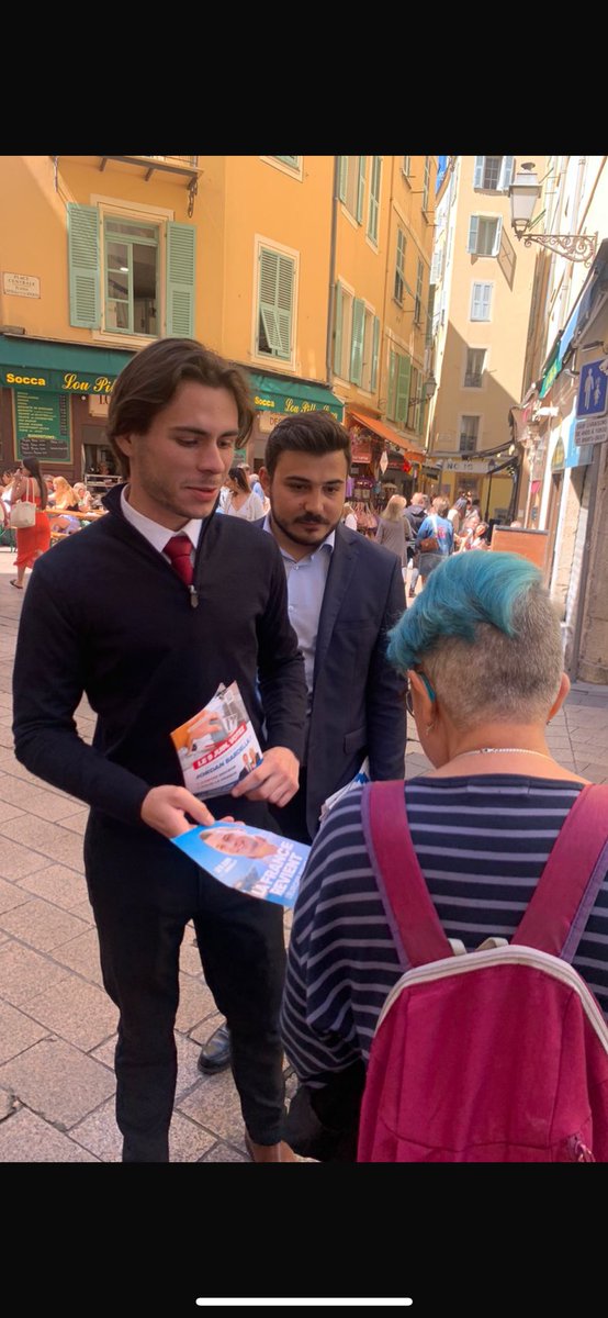 Tractage ce matin avec @RNJ_06 & @tomatis_gabriel au vieux Nice pour la liste des élections européennes menée par @J_Bardella. Merci à notre conseiller régional @LMerengone pour sa présence. #VivementLe9Juin