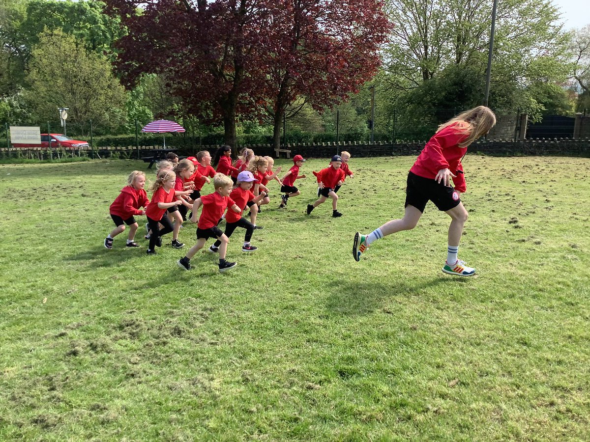 Reception have wowed coach Ellie this afternoon with their super concentration, amazing tennis skills 🎾 and speedy running. What a lovely afternoon in the sun 🌞 @ASFCcommunity