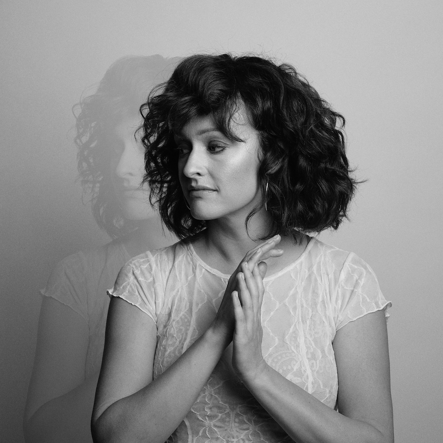 Canadian Beats (@canadianbeats1) on Twitter photo 🎶 Check out
@jadeakelly's latest single "I Hope We Get To Come Back" featuring <a href="/jenngrantmusic/">Jenn Grant</a>! 📷 Produced by Jim Bryson, this soulful track explores the possibility of reincarnation with philosophical depth. Watch the acoustic video and feel the magic! canadianbeats.ca/2024/05/08/jad… 🎶 Check out
@jadeakelly's latest single "I Hope We Get To Come Back" featuring <a href="/jenngrantmusic/">Jenn Grant</a>! 📷 Produced by Jim Bryson, this soulful track explores the possibility of reincarnation with philosophical depth. Watch the acoustic video and feel the magic! canadianbeats.ca/2024/05/08/jad…