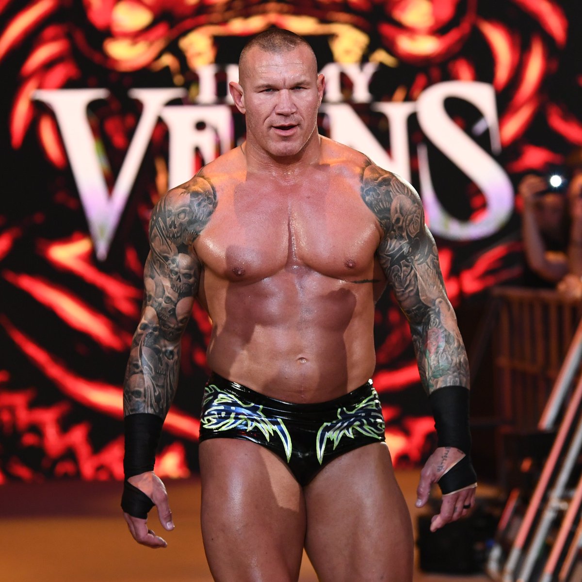 Randy Orton sur les différences entre les foules américaines et européennes : 'Honnêtement, c'est le jour et la nuit. J'ai la même musique d'entrée depuis 2009. Aucune foule américaine n'avait chanté ma musique. En France, ils l'ont fait durant 3 soirées d’affilée.' (Adam's…