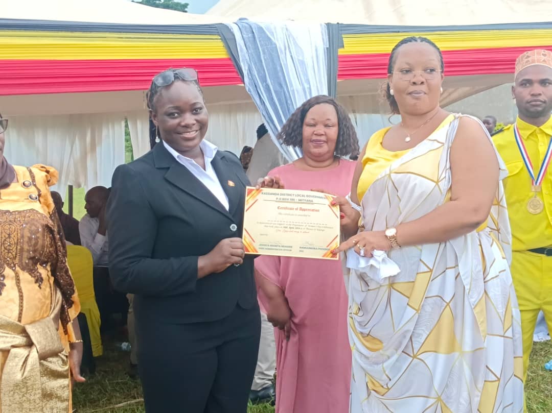 We were thrilled to receive a Certificate of Appreciation from @HonSarahMateke, the state minister for Defence and Veteran Affairs during Kassanda District Women’s Day celebrations recently for our work in supporting women in the ASGM sector.