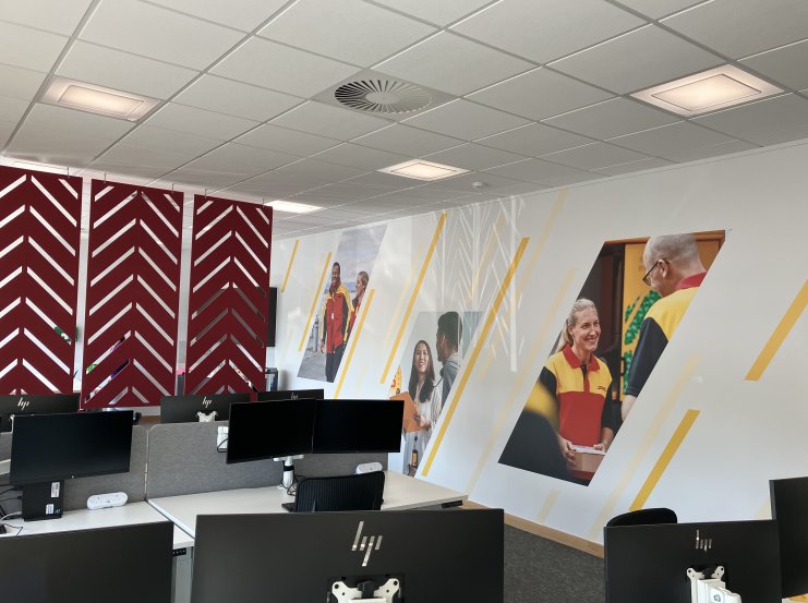 We have officially relocated our DHL Express Gatwick service centre! The new facility offers massive improvements for our sustainability impact, our employees, and our customers. This move enables faster processing, and a reduction in the CO2 emissions by 43% per square meter!