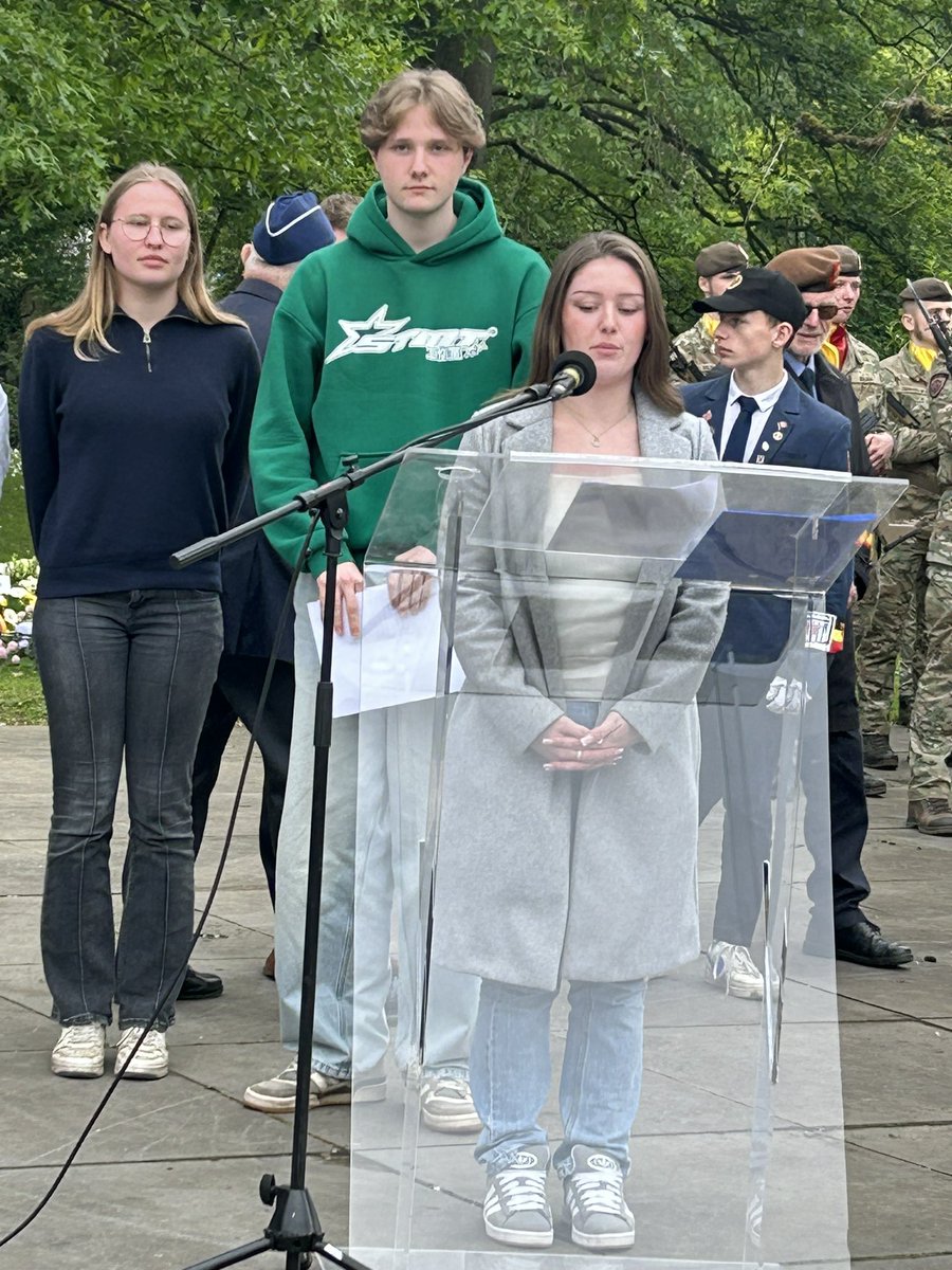 Han Peters in Belgium (@hanpeters_inbxl) on Twitter photo Je viens de participer à une très belle cérémonie au Monument National à la Résistance de Liège. Le 8 mai est le jour où la Belgique commémore la fin de la Deuxième Guerre mondiale. <a href="/NLinBE/">Nederlandse ambassade in België</a> <a href="/Willy_Demeyer/">Willy Demeyer</a> <a href="/VilledeLiege/">Ville de Liège</a> Je viens de participer à une très belle cérémonie au Monument National à la Résistance de Liège. Le 8 mai est le jour où la Belgique commémore la fin de la Deuxième Guerre mondiale. <a href="/NLinBE/">Nederlandse ambassade in België</a> <a href="/Willy_Demeyer/">Willy Demeyer</a> <a href="/VilledeLiege/">Ville de Liège</a>