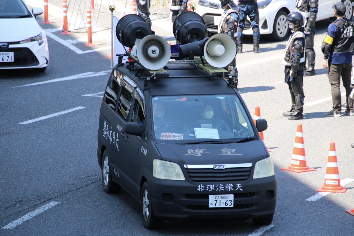 右翼 #街宣車 🎵来るなら来てみろ群雀 夜泣きしていたこの腕だ 最後の