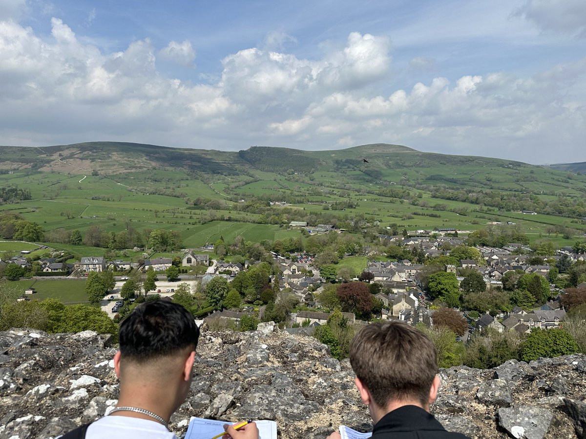 RoundhayHead (@roundhayhead) on Twitter photo Hardworking Year 10s completing their fieldwork ! 👏👏👍 Hardworking Year 10s completing their fieldwork ! 👏👏👍