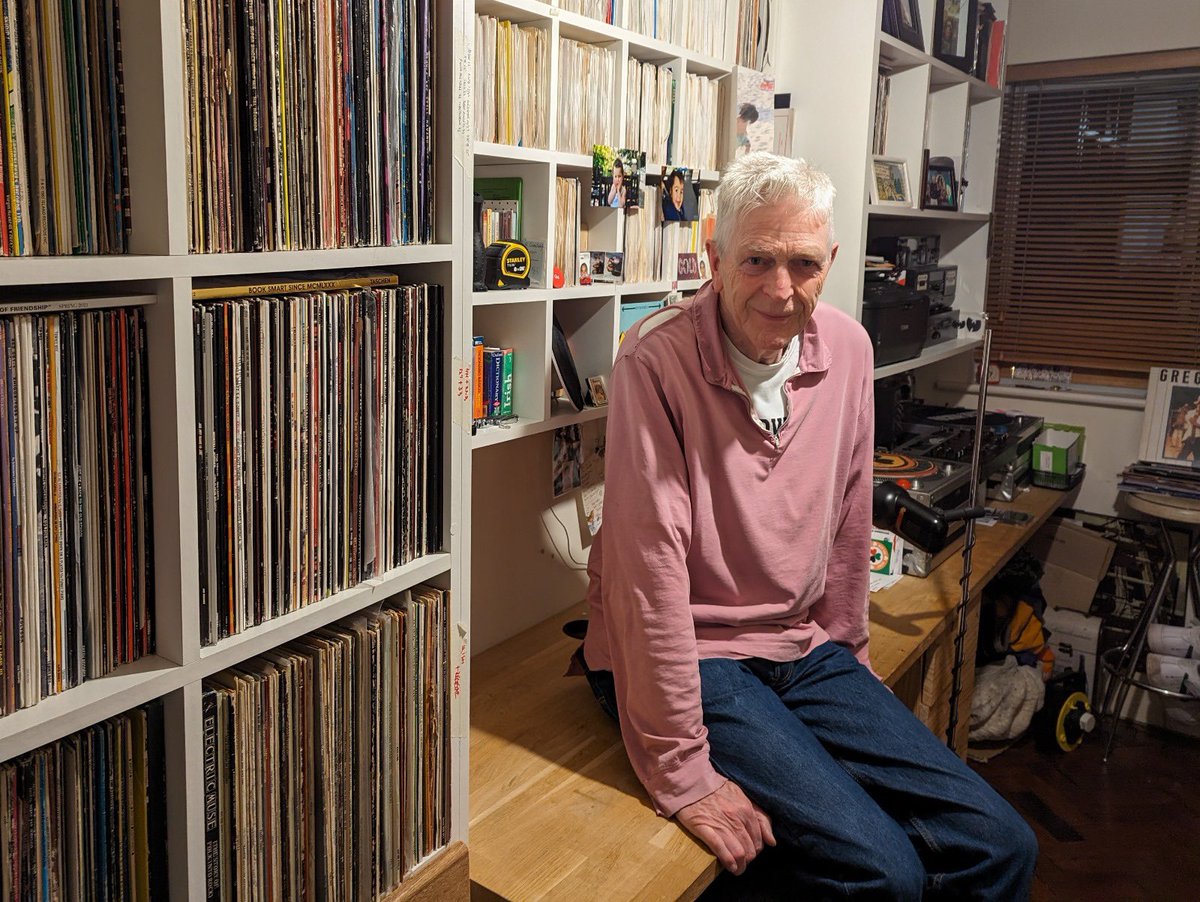 This week on #ForTheRecord @patomahony1 explores the #recordcollection of former @BoomtownThe Rats, @SineadOConnor & @VivaBananarama manager, Fachtna @foc187 Ó Ceallaigh. Expect a fascinating mix of soul, reggae, hip hop, trad & more, Sunday 6pm here on @RTEGold.
#vinyl #CDs #LPs
