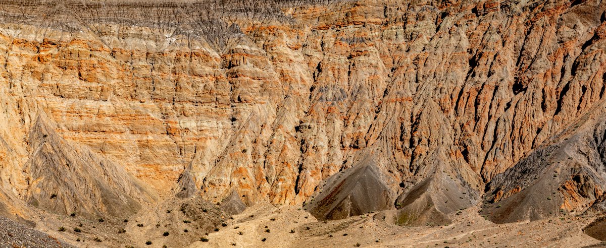 Ubehebe Crater Wall fineartamerica.com/featured/ubehe… #ubehebecraterwall #billgallagherphotography #ubehebecrater #deathvalley #deathvalleynationalpark #crater #panoramic #nature #buyintoart #ayearforart #billgallagher