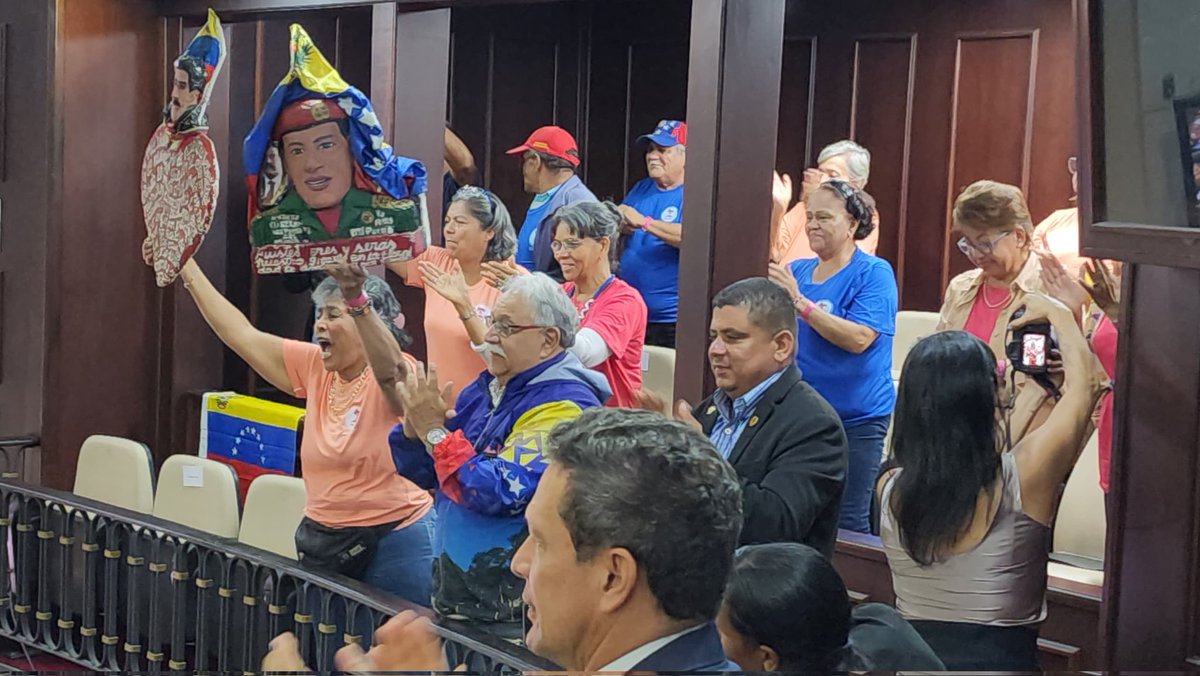 Felicito a la Asamblea Nacional, que de manera unánime ha aprobado en segunda discusión el Proyecto de Ley de Protección de las Pensiones de Seguridad Social, frente al Bloqueo Imperialista. Sigamos avanzando en la labor de establecer mecanismos prósperos para brindarle a…