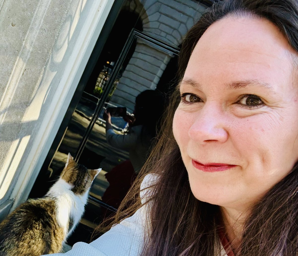 I was invited to breakfast at <a href="/10DowningStreet/">UK Prime Minister</a>!

Great to discuss how to inspire &amp; support businesses to work internationally.

Wonderful to meet Larry the cat aswell..! 🐈 🌍🇬🇧

#10DowningStreet #PrimeMinistersOffice #InternationalTrade #InternationalBusiness #Leadership