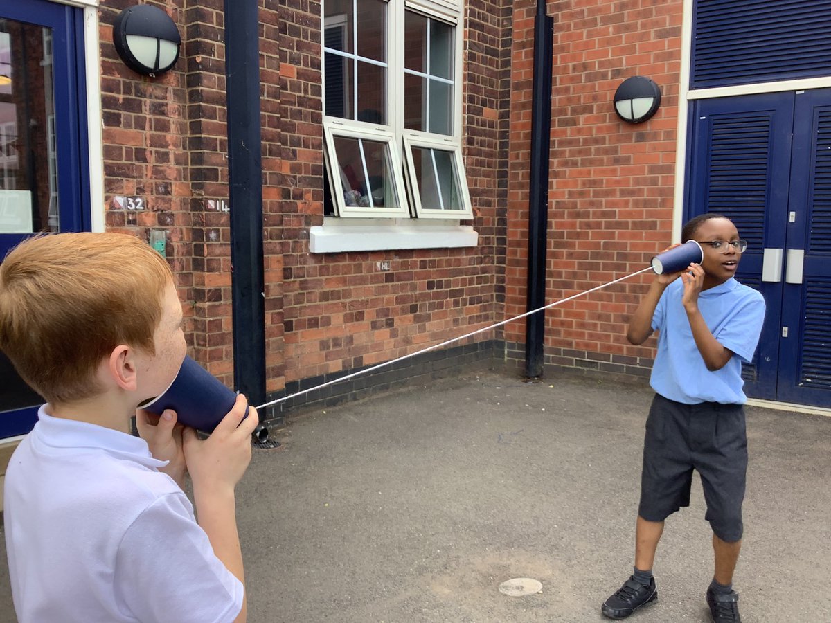 Ashwoodspencer4's tweet photo. Year 4 made the most of the warmer weather today ☀️We explored how sounds travel and how different sounds have different sound-waves #ASAscience @satrust_ https://t.co/HL5atHKUxW