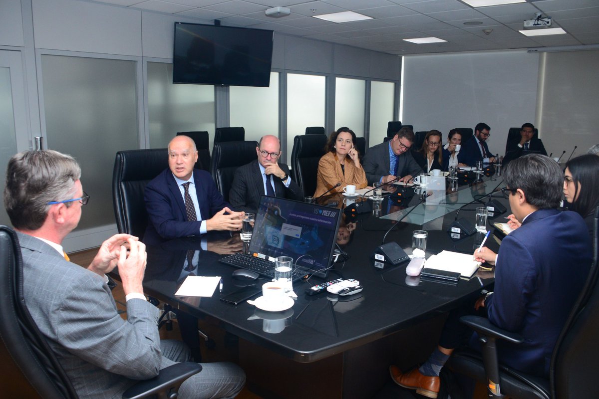 Mantuvimos reunión con el Ministro @JuanCVegaEC de @FinanzasEc, nuestro Director para países Andinos, #IssamAbousleiman y el Director Regional de @IFC_LAC, #ManuelReyesRetana.