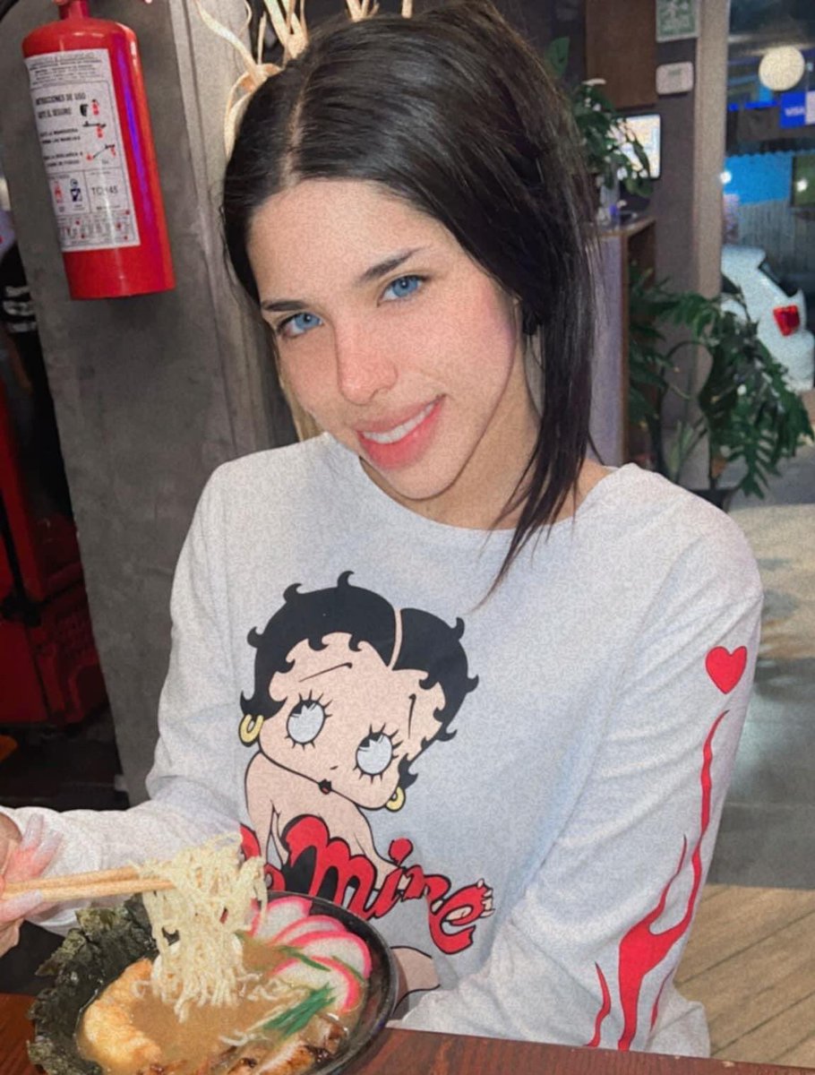 ankbratzz's tweet photo. YeriMua, la mejor.
YeriMua, te queremos mucho.
YeriMua, eres amada.
YeriMua, siempre estaremos orgullosos de ti.

@yerimua 💛 #YerimuaMusic https://t.co/oE4gy208uJ