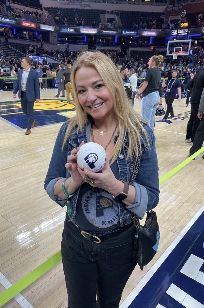 GarageTalk46933's tweet photo. Let’s help @RealLauraSteele cheer on our Pacers as they try to even the series. Don’t forget the Real Steele episode airs on YouTube tomorrow! Like and subscribe! https://t.co/hoimRxLwFe