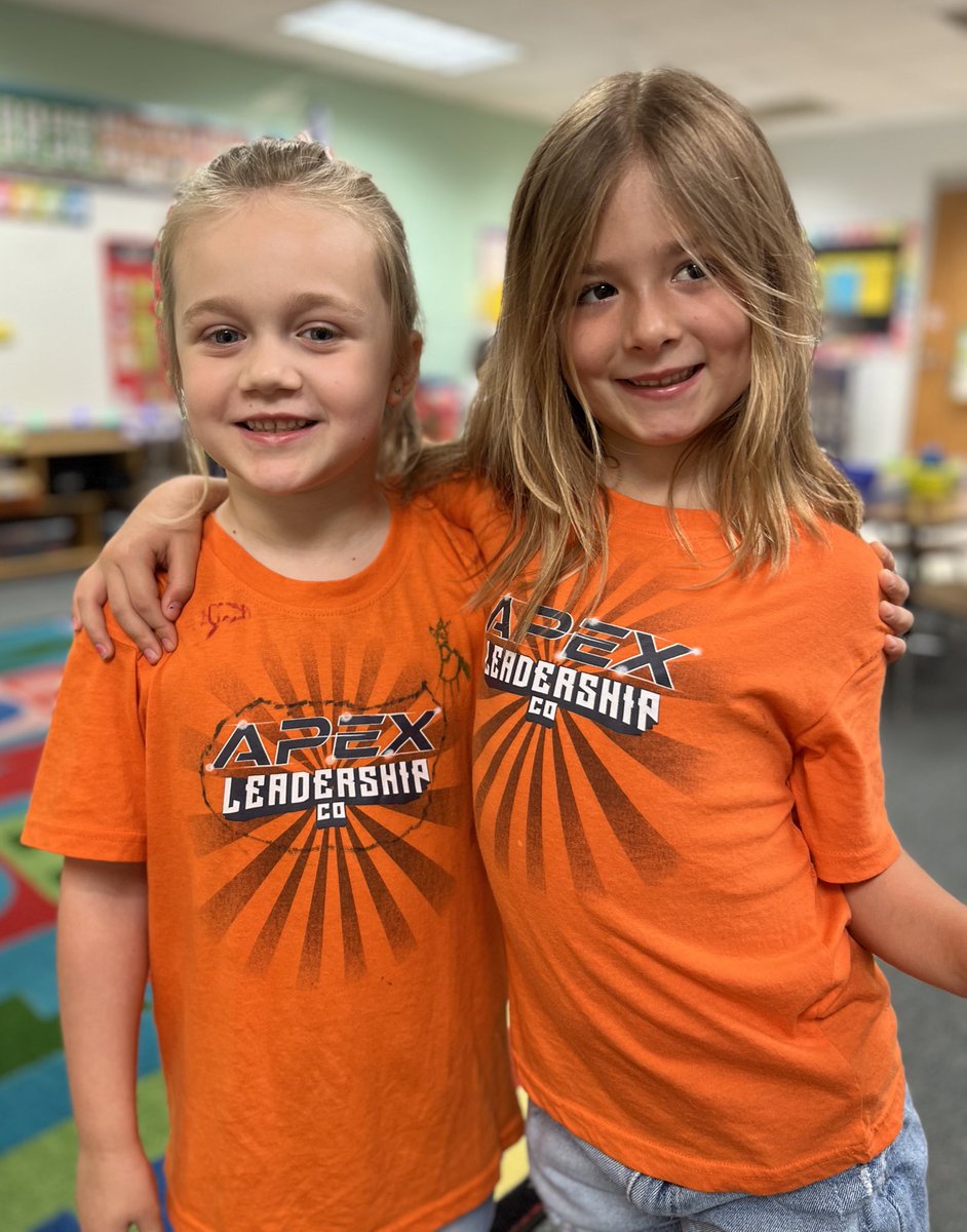 On Wednesdays, we twin.🧡