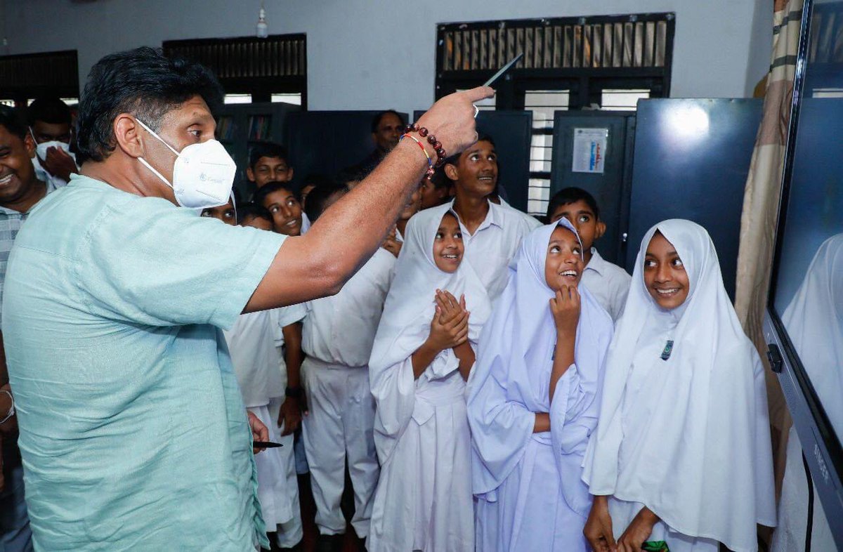 While all the Ranilists worried about SJB, @sajithpremadasa is enjoying with kids opening the 176th Smart Class room.  
#lka