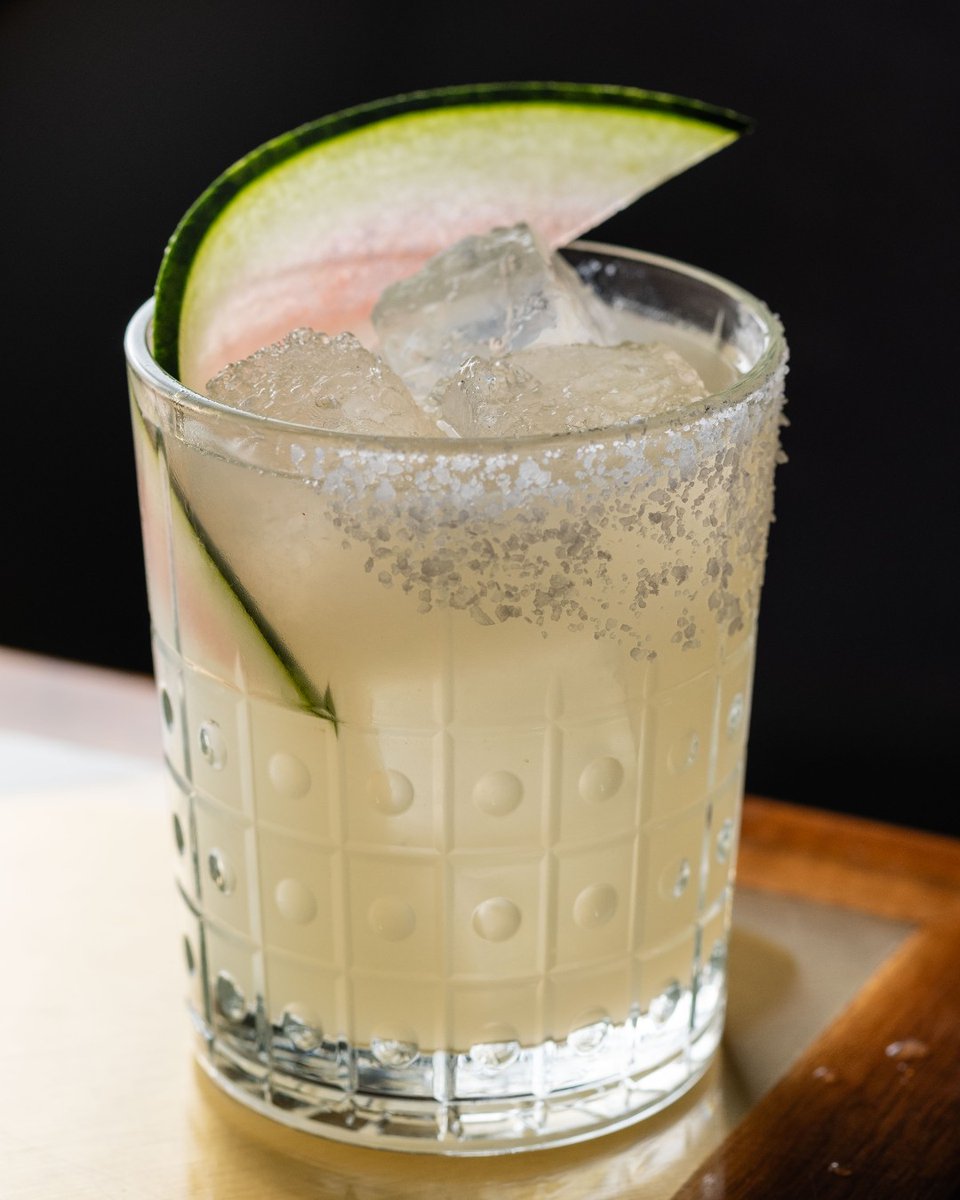 take a seat at the bar &amp; enjoy the show!

🍈 honeydew margarita / Verde Amarás mezcal, honeydew, fresh lime