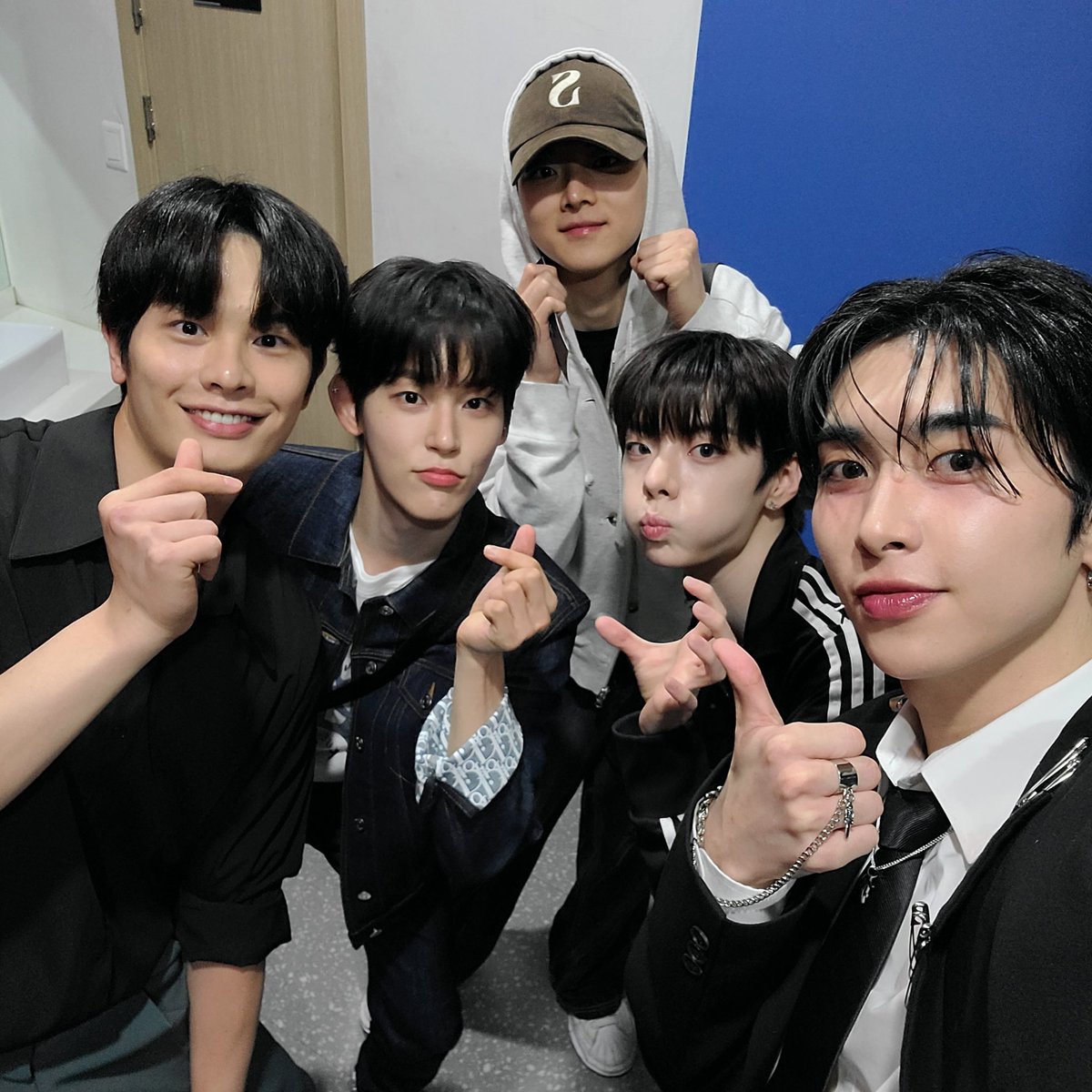 jmxngx's tweet photo. 이동열님의 쇼케이스 #정민규 #이동열 #이승환 #박도하 #차웅기 #서원 https://t.co/72AqQKPEPV