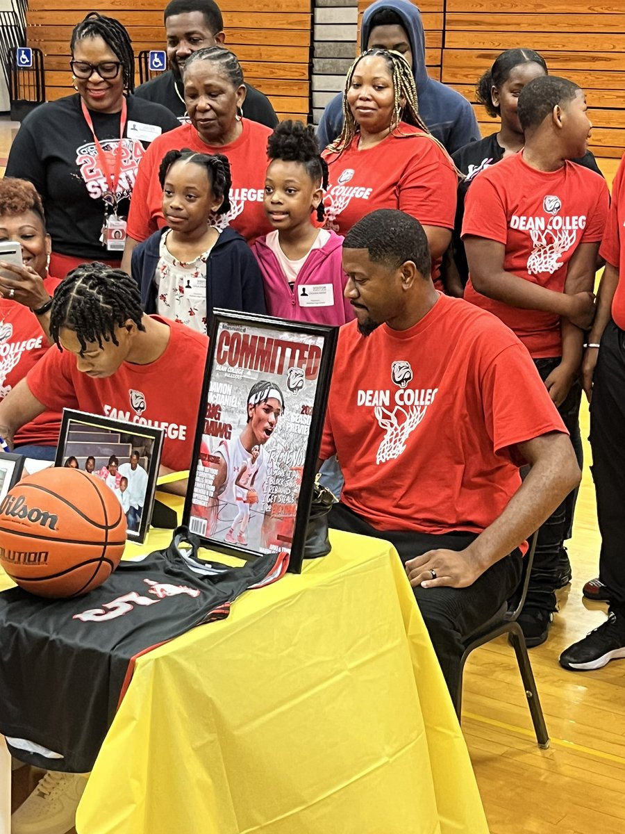 @WHSMustangHoops @SpringISD @Daviion10 @DebrionB Great Day to be a Mustang. These two young men signed their Letters of Intent to continue their basketball careers on the collegiate level. Great Job fellas. Ella Blvd Proud. @hoopinsider @joeagleason @RcsSports