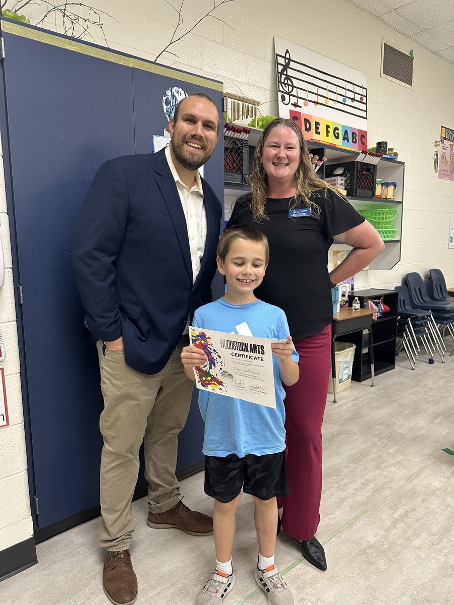 Surprise! Congrats to Dean Gallagher, AMES 1st grader, selected by Woodstock Arts to receive a scholarship for classes presented by Executive Director Christopher Brazelton due to his amazing artwork @ CCSD Festival of the Arts! #ccsdfinearts @CherokeeSchools @ArnoldMillES1