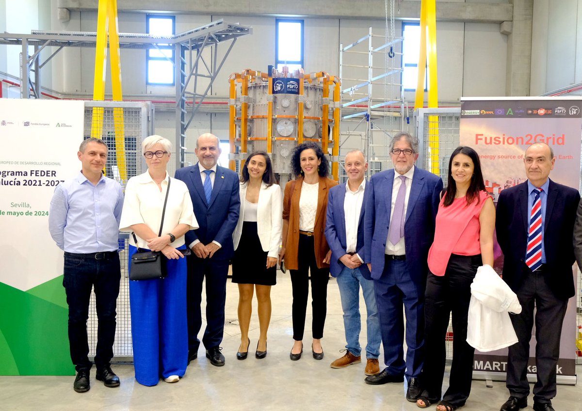 unisevilla's tweet photo. 💫El proyecto de fusión nuclear de la US recibe el apoyo institucional de la @ComisionEuropea y @AndaluciaJunta 

💡Responsables europeos comprueban los avances del proyecto #Fusion2Grid, una investigación pionera para crear una fuente de energía limpia y barata en el futuro [+] https://t.co/bBG3VyXG1j