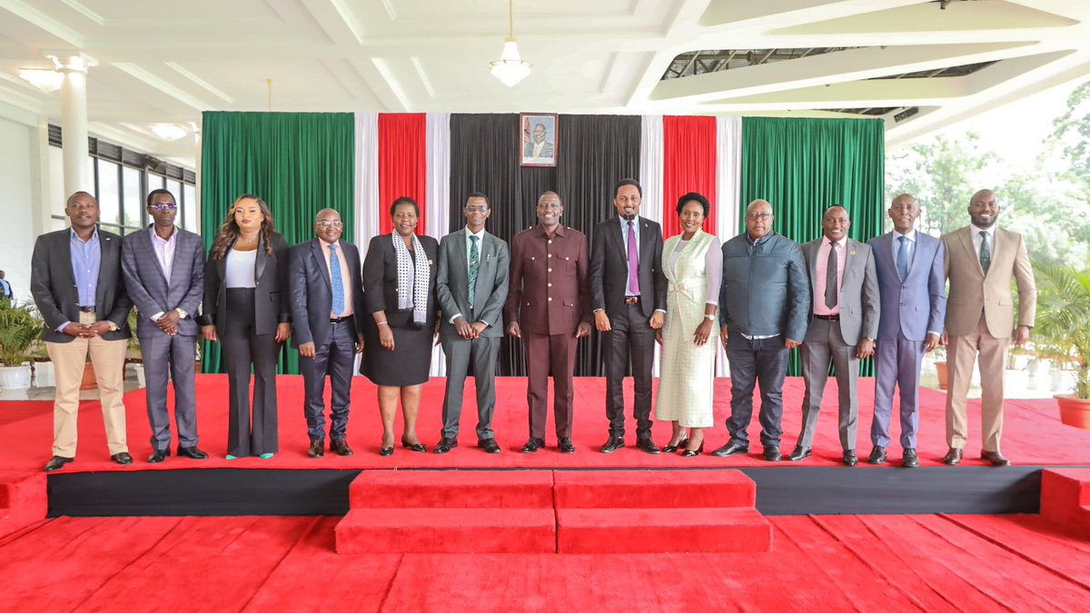 StateHouse Nairobi meeting with Kiambu County MPs on matters development in Kiambu County. From our roads infrastructure, Water, electricity connectivity, iCT hubs, markets and affordable housing projects. Kazi ni mpango.