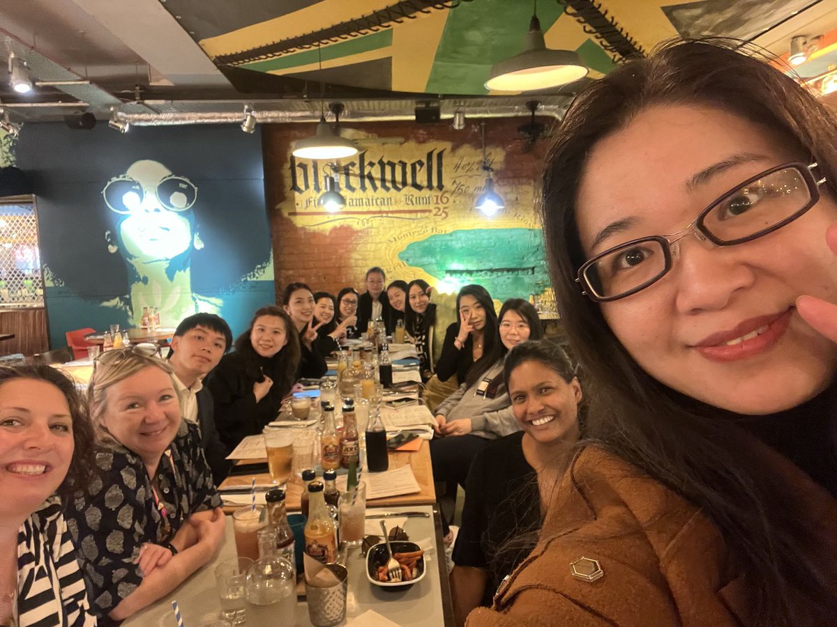 Some lovely photos capturing the joy of some of our MA Education Chinese cohort's graduation celebration✨🎓 The distance learning students travelled all the way from China & even took their tutors out for a celebratory lunch. #UONGrads