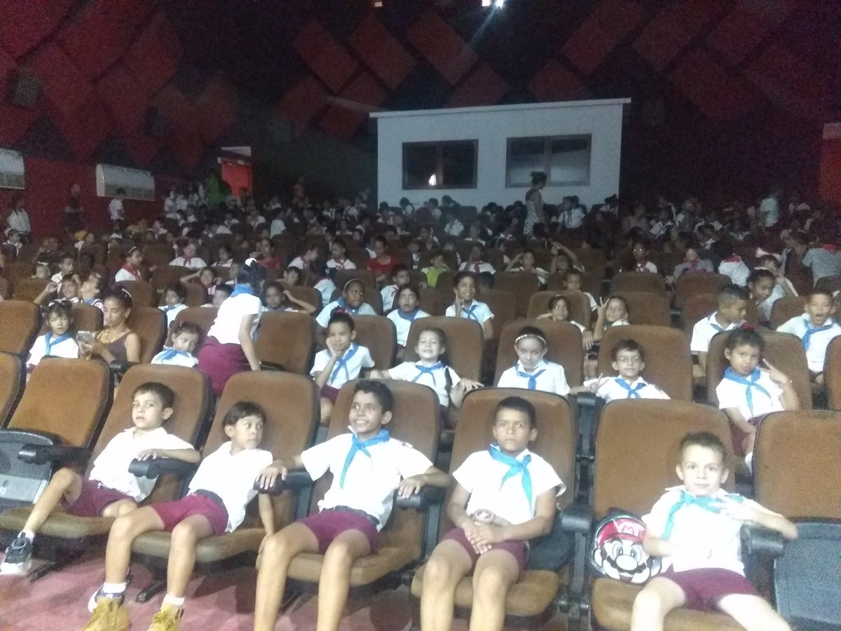 Disfrutan los niños del visionaje de la Muestra Internacional de Cine Educativo en #Bayamo #CubaEsCultura @dmebayamo @dpegranma @CaridadLen9236 @LiuskaSuros