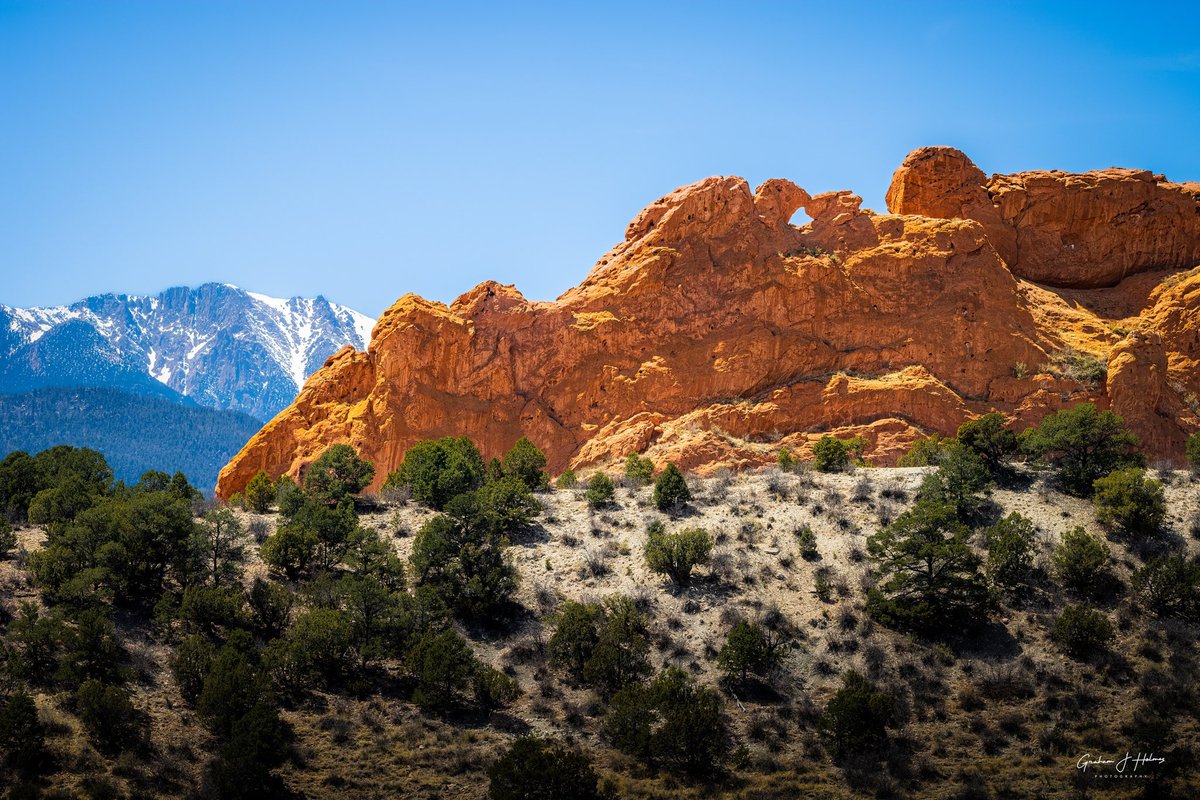 Looking across the valley to Garden of The Gods in Colorado Springs. #gardenofthegods #gardenofthegodscolorado #colorado #canonexploreroflight #canonusa #ShotOnCanon #adventurephotography #travelphotography #YourShotPhotographer #landscapephotography #teamcanon