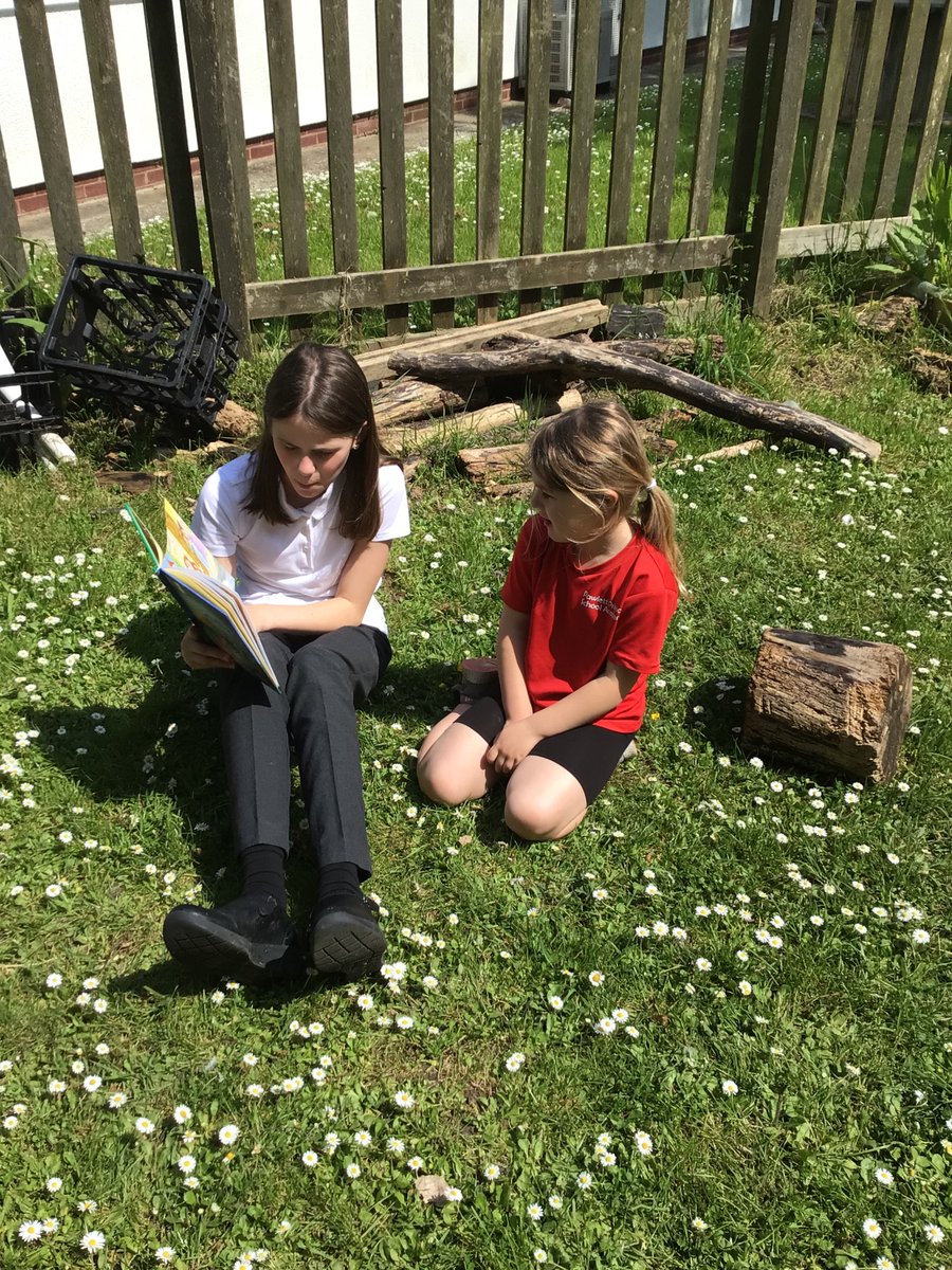 Our Buzzard Class Star Readers shared their love of reading with Heron Class this afternoon. How fantastic to see them engrossed in the stories ❤️📚⭐️ @Pawlettprimary @LisaDadds #ProudofPawlett #TeamTPLT