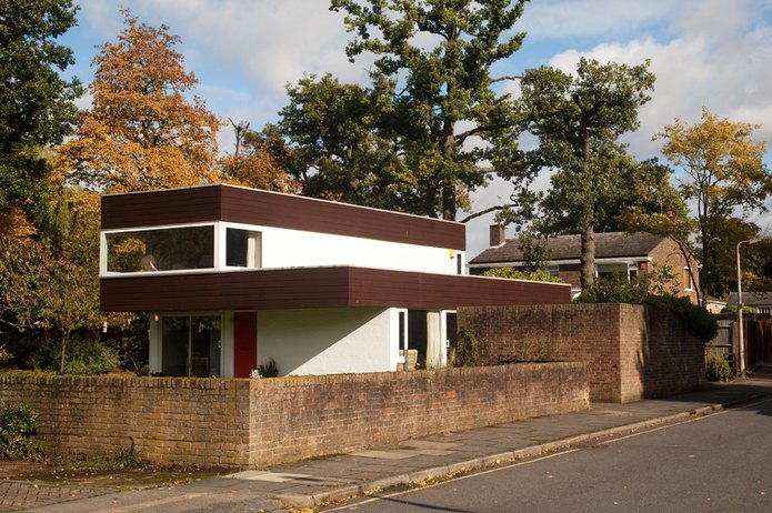 🚨 C20 is concerned to learn that planning permission has been granted to demolish 17 Whitney Drive in Stevenage, Hertfordshire. Designed in 1966 by Derrick Shorten as his own family home, Shorten was also project architect on Coventry Railway Station (1962), now Grade II listed.