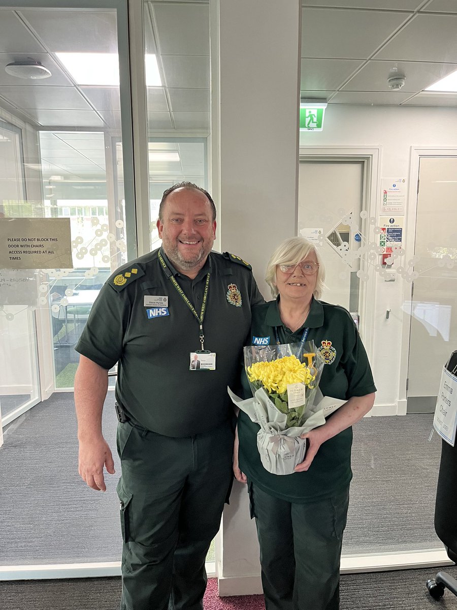 Popped into <a href="/NWAmb_GMControl/">Ambulance Control Gtr Manchester 🌈9️⃣9️⃣9️⃣ 📱📞</a> last week to catch up with <a href="/elainepoole54/">Elaine Poole</a> to make sure she enjoyed her birthday celebrations. Elaine said she had a great time with family, friends and her colleagues 💚🥳   <a href="/NWAmbulance/">North West Ambulance Service</a> <a href="/JulesSte2/">Julesjasper7🐝</a> #GreenFamily