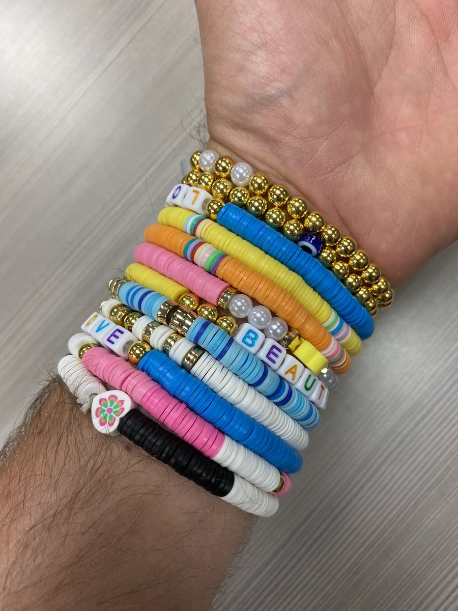 Faculty challenge today: play Rock, Paper, Scissors to win each others' Swifty bracelets for a prize! Done well so far. 💪 #BentonBold #cpsbest