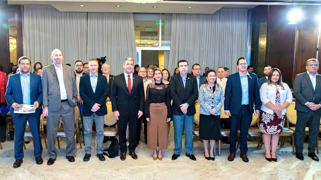 MTESS_PY's tweet image. #FORMACIÓN_DUAL | 🙌🏼👨🏼‍🏫 ¡Un paso adelante en educación y empleo en Paraguay! 🌟

📊 La ministra de Trabajo @monicarecalded, participó del acto de apertura de la Presentación del Informe de la #OIT: Actualidad y perspectiva de la #FormaciónDual en #Paraguay, organizado en conjunto…