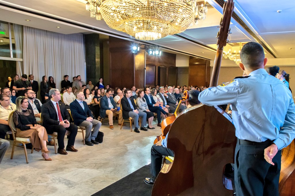 MTESS_PY's tweet image. #FORMACIÓN_DUAL | 🙌🏼👨🏼‍🏫 ¡Un paso adelante en educación y empleo en Paraguay! 🌟

📊 La ministra de Trabajo @monicarecalded, participó del acto de apertura de la Presentación del Informe de la #OIT: Actualidad y perspectiva de la #FormaciónDual en #Paraguay, organizado en conjunto…