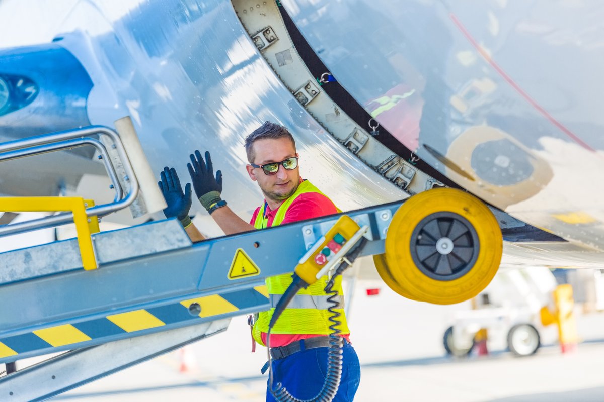 Today, a ground handler with 2⃣0⃣ years of experience at an airport may find their skills & qualifications unrecognized elsewhere. That's crazy! IATA's Ground Ops Training Passport supports staff retention & professional growth. Congrats @lufthansa on implementing! 👏 #IGHC