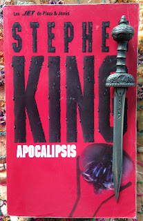 #Reseñas #Libros #NarrativaFantástica #LaDanzaDeLaMuerte #TheStand #StephenKing #Apocalipsis 

APOCALIPSIS. Stephen King 

librosdeolethros.blogspot.com/2016/09/apocal…