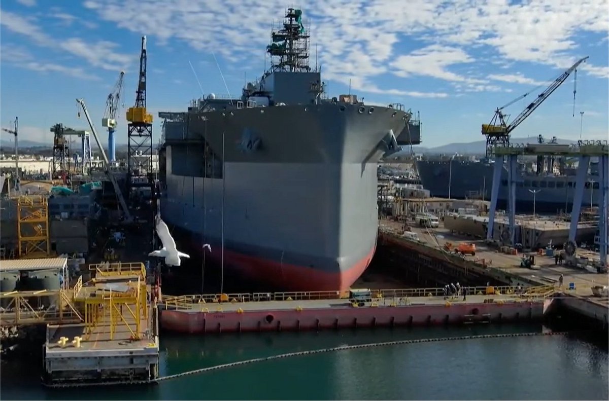 #USNavy holds christening ceremony for #ExpeditionarySeaBase #USSRobertESimanek armyrecognition.com/news/navy-news…