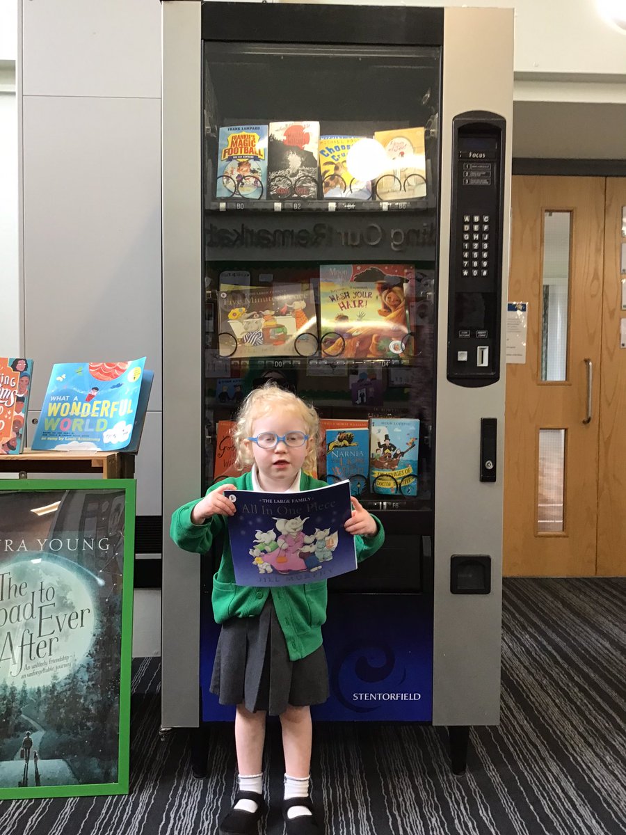 💚🌟 Well done our amazing reader who visited the vending machine  #welovereading @AETAcademies @CNicholson_Edu @vianclark @MbroCouncil 🌟💚