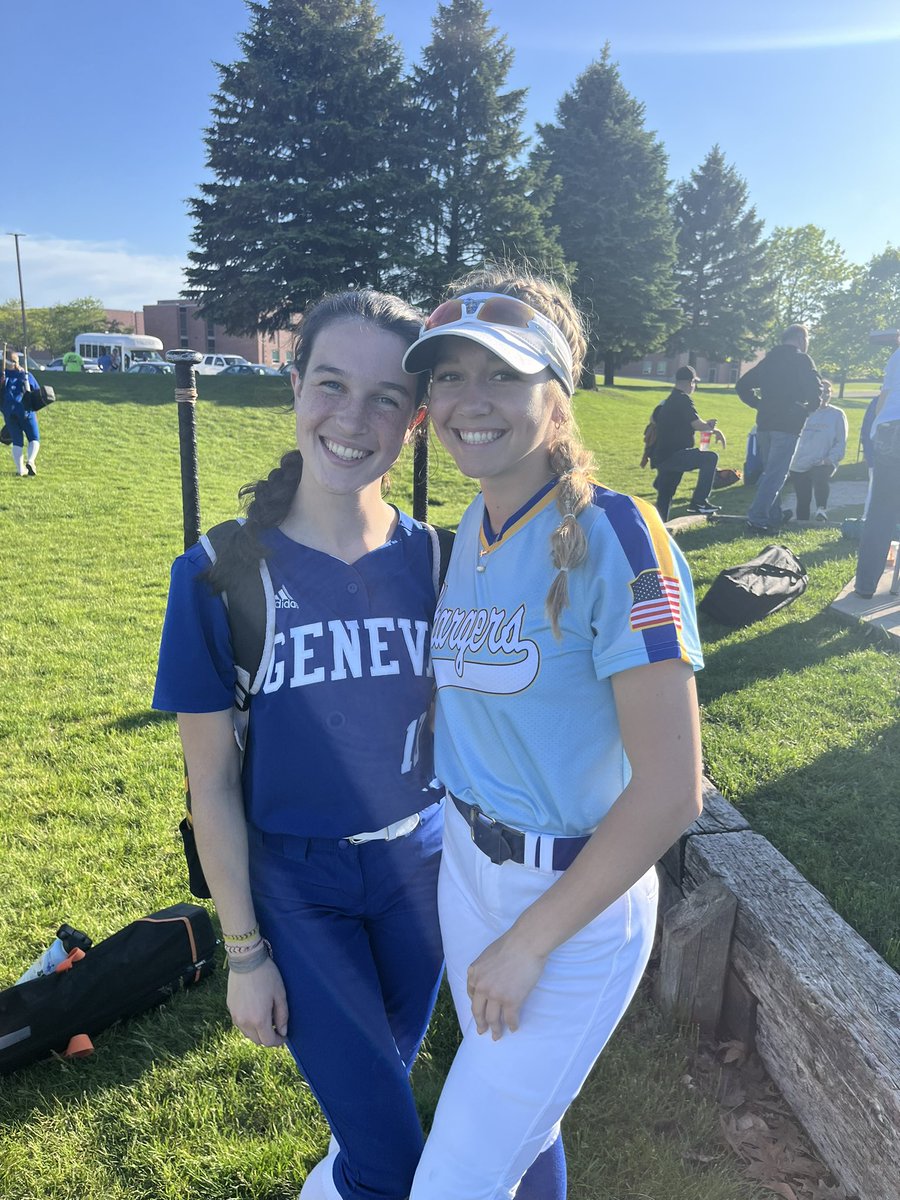 Had a great time playing my travel teammate @elise_strohm last night! Can’t wait to be on the field with her again in the summer! 💙 @il_hawks @CoachSydney1