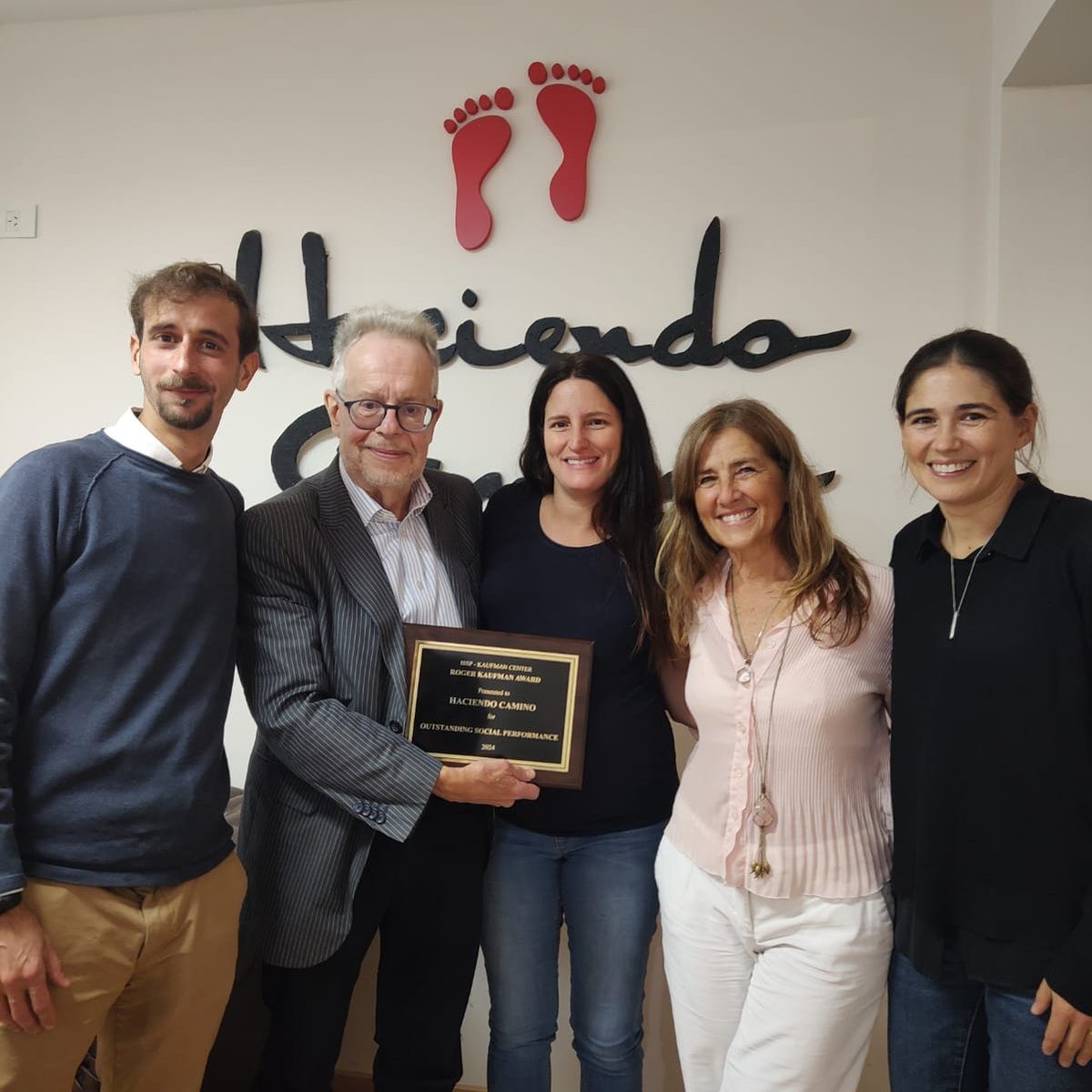 Recibimos un Kaufman Award, una distinción entregada por el Roger Kaufman Center 🙌

Un premio que celebra el impacto positivo de nuestros Programas en las comunidades del norte de nuestro país.

¡Esperamos poder seguir transformando realidades juntos!